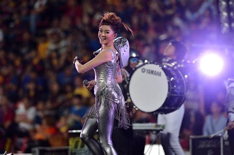  Mocha's Magical Musical Mayhem: Thai Pop Sensation Delivers Unforgettable Performance!